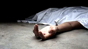 योगी राज में डॉक्टरों का नया ‘कारनामा’, मेरठ मेडिकल कॉलेज में मुर्दे का 10 बार किया एक्सरे, दो डॉक्टर सस्पेंड