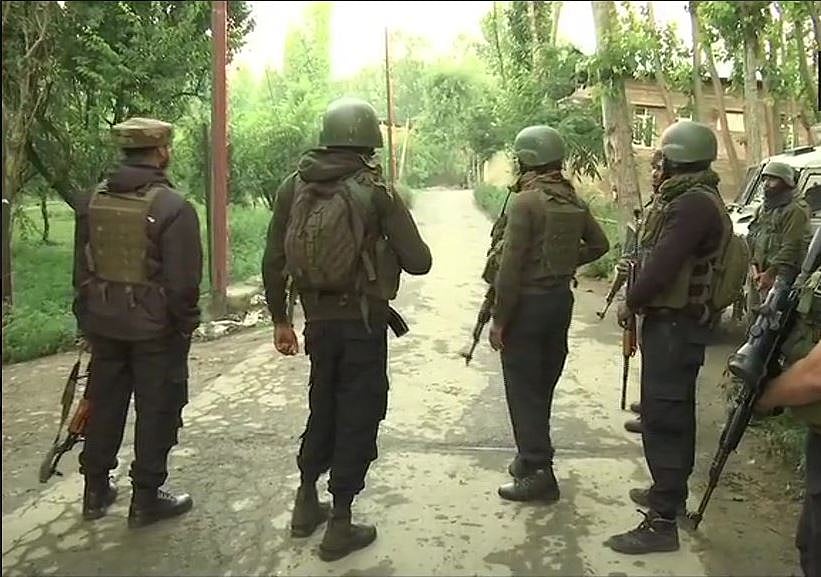 नवजीवन बुलेटिन: बडगाम  मुठभेड़ में 1 आतंकी ढेर और आगरा-लखनऊ हाइवे पर बस हादसे में 5 की मौत, 4 बड़ी खबरें