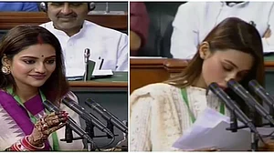 फिल्मों से राजनीति में आईं तृणमूल की सांसद मिमी चक्रवर्ती और नुसरत जहां ने ली शपथ