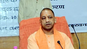 योगी सरकार में बेटियों पर अत्याचार, उत्तर प्रदेश में रोज हो रहे छेड़छाड़ और बलात्कार