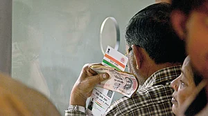 ‘आधारित’ होने से उलट, निजता के अधिकार का विरोधी है आधार