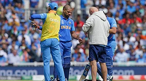 इंग्लैंड में मेडिकल टीम की निगरानी में रहेंगे धवन, किसी और खिलाड़ी को भेजना का अभी फैसला नहीं