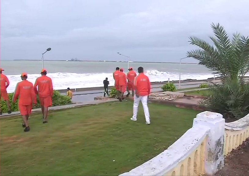 तूफान ‘वायु’ LIVE: चक्रवात ‘वायु’ गुजरात तट से टकराया, कई जगहों पर भारी बारिश