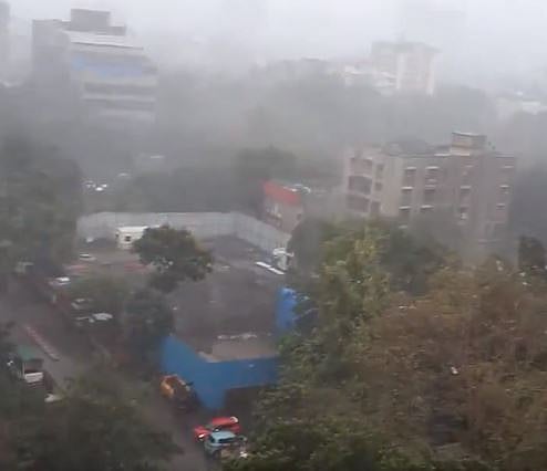  तूफान ‘वायु’ LIVE: चक्रवात ‘वायु’ गुजरात तट से टकराया, कई जगहों पर भारी बारिश