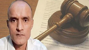 वीडियो: कुलभूषण मामले पर अंतरराष्ट्रीय कोर्ट का फैसला आज, जानें पाक के चंगुल में कैसे फंसे जाधव