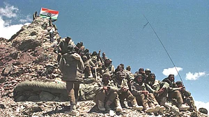 करगिल विजय दिवसः जांबाजों के शौर्य को राष्ट्रपति, पीएम, राहुल और प्रियंका गांधी ने किया नमन