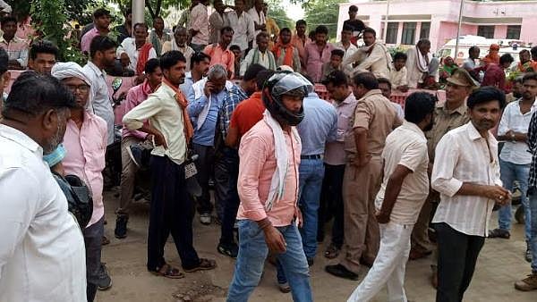 यूपी: सोनभद्र में जमीन विवाद में खूनी संघर्ष, ताबड़तोड़ फायरिंग में बिछी 9 लाशें, सीएम योगी ने मांगी रिपोर्ट