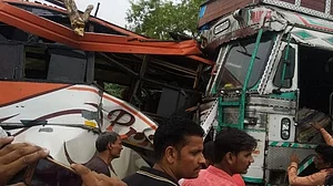 बिहार: लखीसराय में शादी के पंडाल में घुसा बेकाबू ट्रक, कई लोगों को रौंदा, हादसे में 8 की मौके पर ही मौत