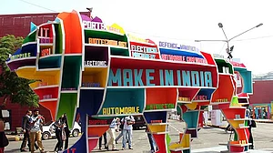 आकार पटेल का लेख: दुनिया बदल रही है, लेकिन भारत का इसमें योगदान क्या है