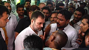 अमेठी पहुंचे राहुल गांधी का जोरदार स्वागत, ‘यहां मेरा रिश्ता राजनैतिक नहीं पारिवारिक, जब भी आवाज देंगे आ जाऊंगा’