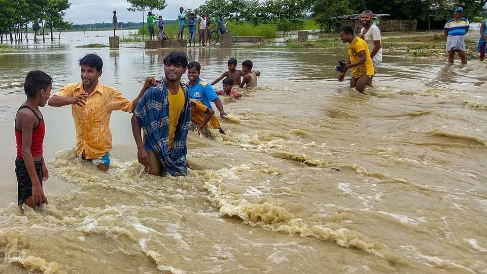 बिहार और असम में बाढ़ का कहर, अब तक 17 लोगों की गई जान, 15 लाख से ज्यादा लोग प्रभावित