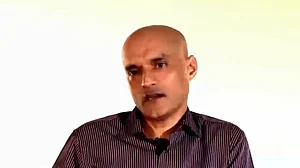कुलभूषण जाधव पर आज शाम आएगा अंतरराष्ट्रीय कोर्ट का फैसला, जानिए मामले में कब, क्या हुआ