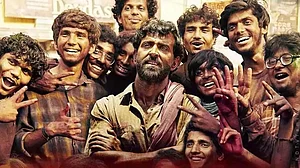 फिल्म समीक्षाः कहानी और बच्चे ‘सुपर 30’ के असली हीरो, कमजोर बिहारी लहजे के बावजूद हृतिक असरदार