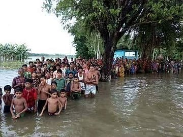 देश का आधा हिस्सा बारिश और बाढ़ की चपेट में, कहीं सड़कें जलमग्न तो कहीं डूब गए पूरे गांव, जनजवीन अस्त व्यस्त