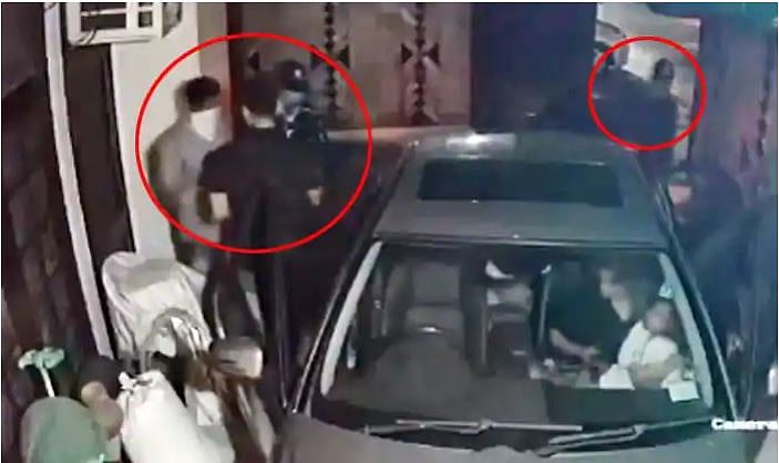 दिल्ली: मॉडल टाउन में बंदूक की नोंक पर घर में घुसकर लूट, वीडियो हुआ वायरल