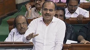 कर्नाटक संकट पर लोकसभा में कांग्रेस ने बीजेपी को घेरा, अधीर चौधरी ने कहा- आपका पेट, कश्मीरी गेट हो गया है