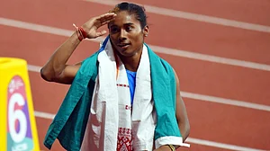 गोल्डन गर्ल हिमा दास के इस कारनामे पर फिदा हुआ पूरा देश, राष्ट्रपति, प्रधानमंत्री और सचिन समेत कई दिग्गजों ने दी बधाई