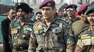 महेंद्र सिंह धोनी को कश्मीर में मिली पोस्टिंग, 15 दिन इस बटालियन के साथ बिताएंगे समय, सीखेंगे गुर