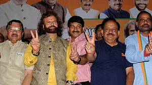 मोदी के 2 सांसदों को दिल्ली हाई कोर्ट का नोटिस, चुनावी हलफनामे में गलत जानकारी देने का है आरोप