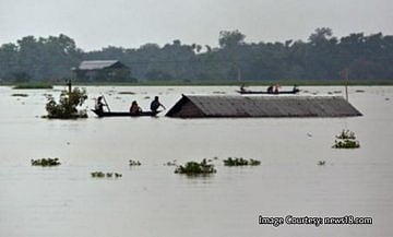 देश का आधा हिस्सा बारिश और बाढ़ की चपेट में, कहीं सड़कें जलमग्न तो कहीं डूब गए पूरे गांव, जनजवीन अस्त व्यस्त
