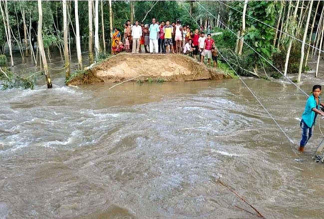 बिहार में बाढ़ से लोग बेहाल, अब तक 127 से ज्यादा की मौत, 85 लाख से ज्यादा प्रभावित, समस्तीपुर-दरभंगा रेलमार्ग ठप