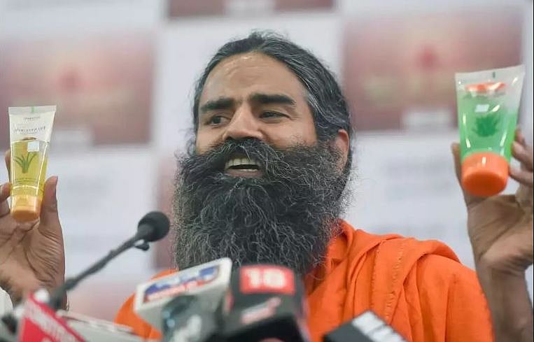 पतंजलि के गिरते कारोबार से परेशान रामदेव, हालात संभालने के लिए कॉम्बो पैक और डिस्काउंट का चला दाव