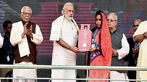 मोदी की उज्ज्वला योजना तोड़ रही है दम, दोबारा गैस भरवाने की संख्या में आई कमी, प्रदूषण पर लगाम मुश्किल