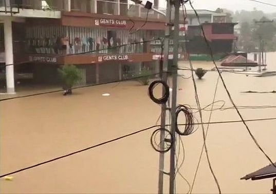 केरल: बाढ़-बारिश से अब तक 23 की मौत, स्कूल-कॉलेज बंद, वायनाड में भूस्खलन के बाद अब तक 100 से ज्यादा लोग बचाए गए