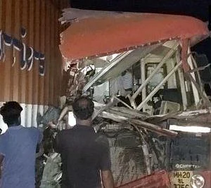 महाराष्ट्र के धुले में भीषण सड़क हादसा, 15 लोगों की मौत, 35 लोग घायल, दिल दहलाने वाली तस्वीरें आई सामने