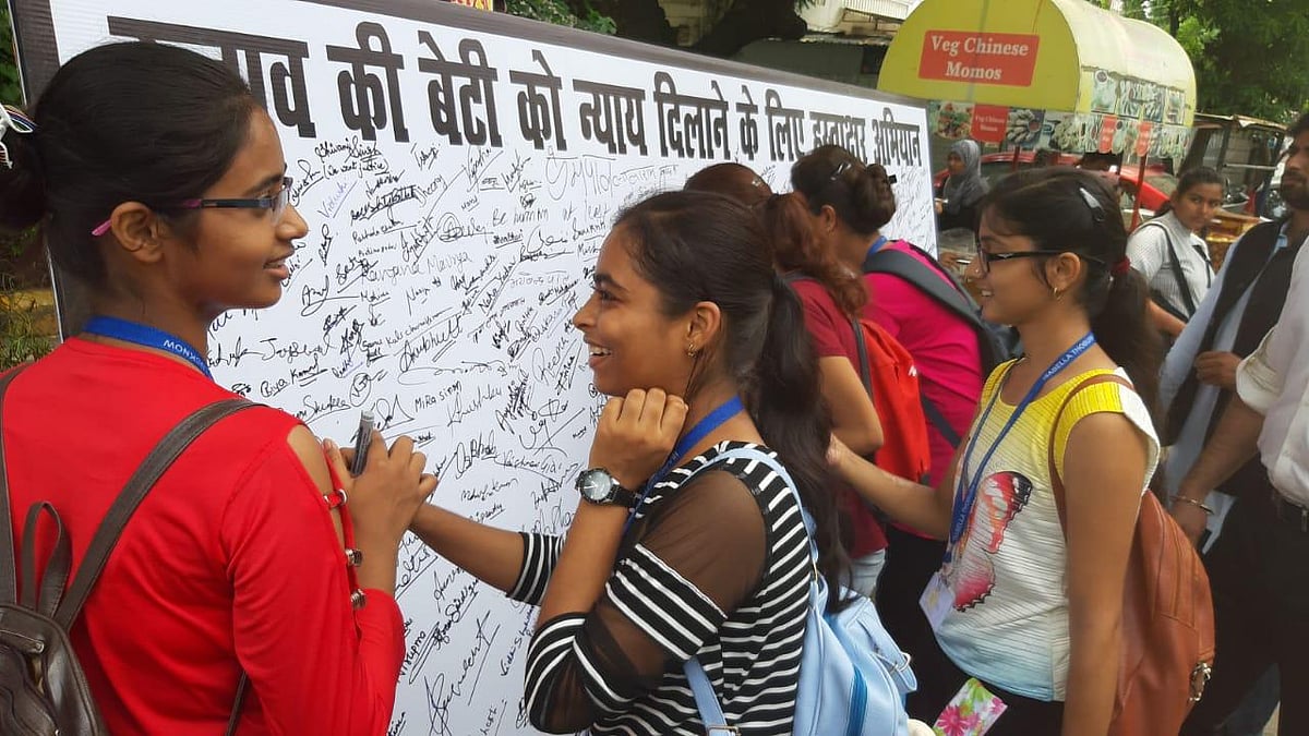 उन्नाव रेप पीड़िता को न्याय के लिए  कांग्रेस का हस्ताक्षर अभियान, लाखों लड़कियों ने हिस्सा लेकर जताया गुस्सा