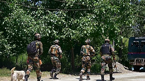 कश्मीर को लेकर तेजी से बदले घटनाक्रम से घाटी में भ्रम और चिंता का कुहासा, नई घोषणाओं से बढ़ी आशंका