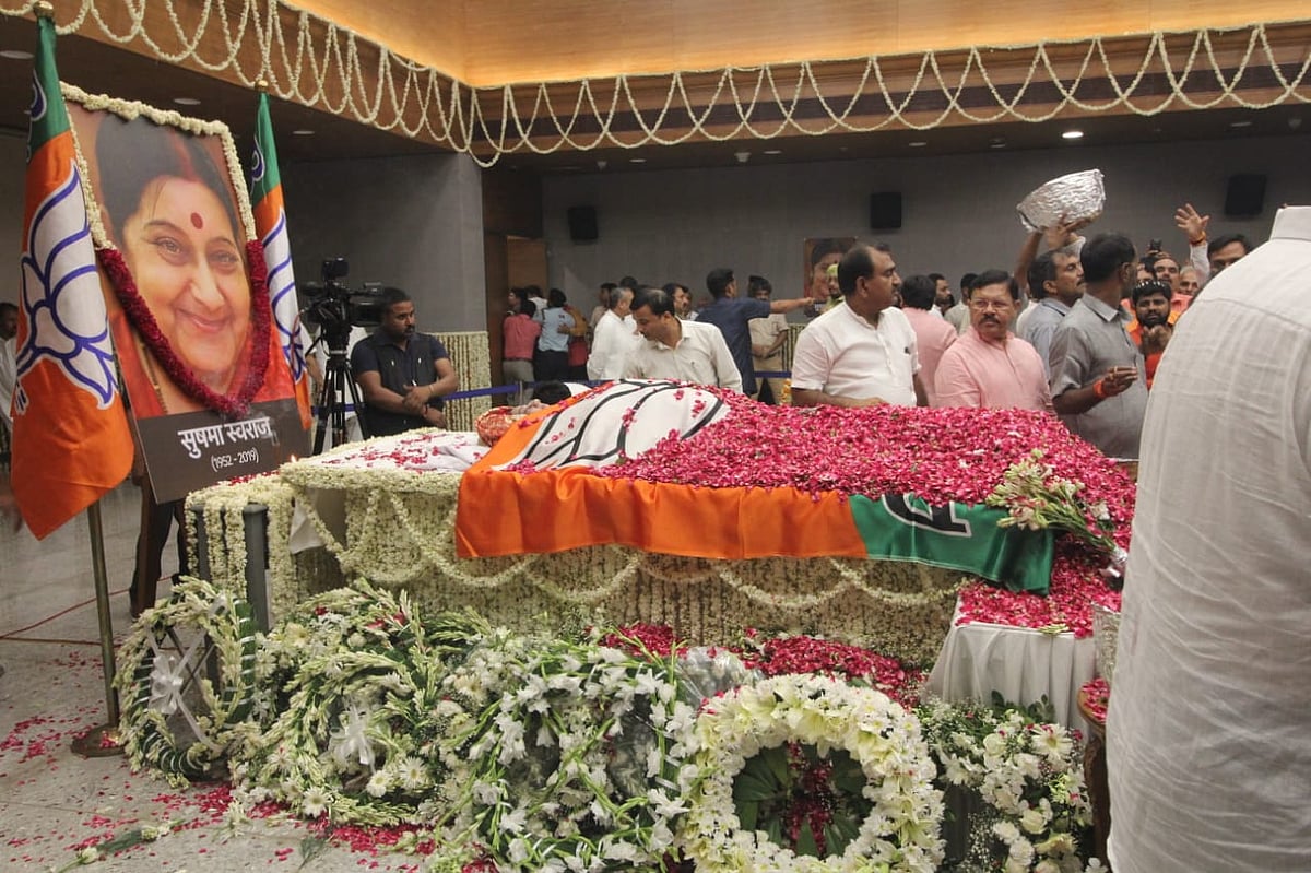 बड़ी खबर LIVE: कश्मीर पर बुरी तरह बौखलाया पाकिस्तान, भारत से रिश्ते तोड़ने के बाद सीमा पर दागे मोर्टार