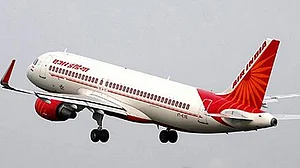 कश्मीर छोड़ने की सलाह के बाद आसमान में पहुंचे फ्लाइट्स के दाम, टिकट हुआ पांच गुना महंगा