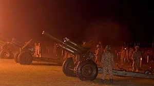 बड़ी खबर LIVE: कश्मीर पर बुरी तरह बौखलाया पाकिस्तान, भारत से रिश्ते तोड़ने के बाद सीमा पर दागे मोर्टार