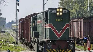 नवजीवन बुलेटिन: पाकिस्तान ने बंद की समझौता एक्सप्रेस और महाराष्ट्र में नाव डूबने से 9 लोगों की मौत, इस घंटे की बड़ी खबरें