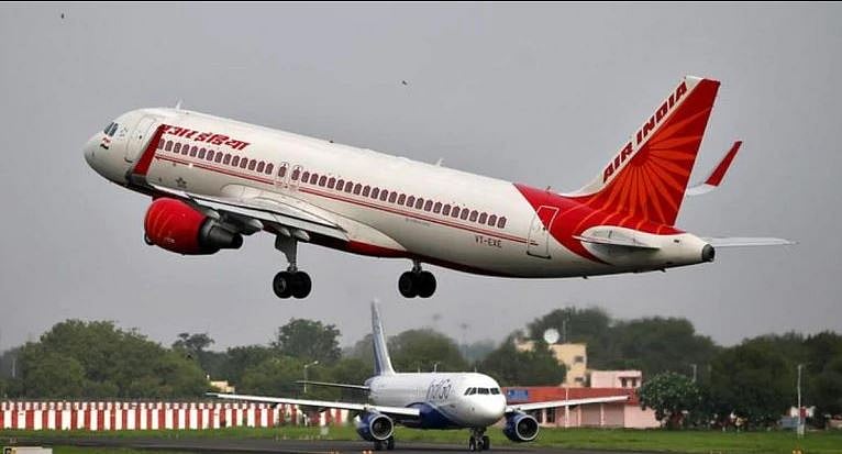 नवजीवन बुलेटिन: 5 गुना महंगा हुआ श्रीनगर से दिल्ली का फ्लाइट टिकट और कांवड यात्रा में जाने पर मुस्लिम युवक की पिटाई, 4 बड़ी खबरें