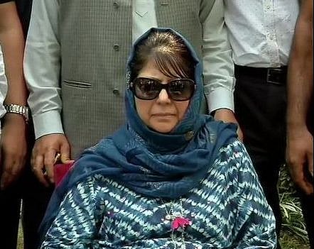 कश्मीर पर केंद्र की चुप्पी से बढ़ी महबूबा की बेचैनी, बोलीं- होटल में नहीं करने दी बैठक, लिया ये फैसला