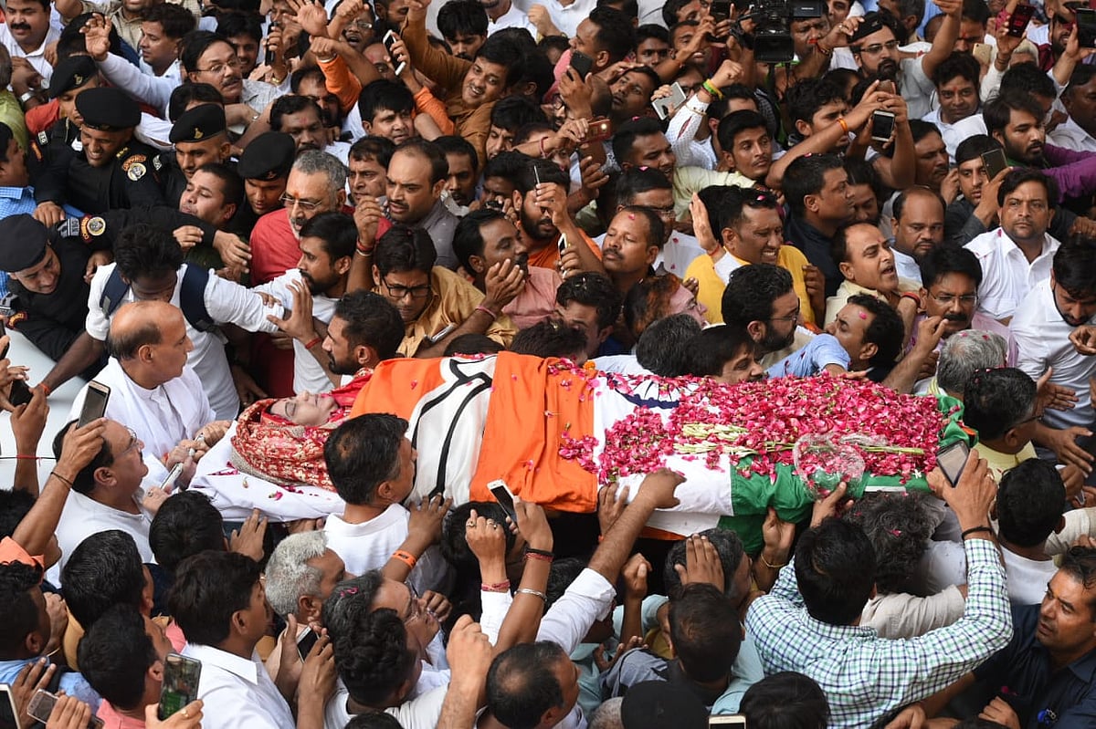 बड़ी खबर LIVE: कश्मीर पर बुरी तरह बौखलाया पाकिस्तान, भारत से रिश्ते तोड़ने के बाद सीमा पर दागे मोर्टार