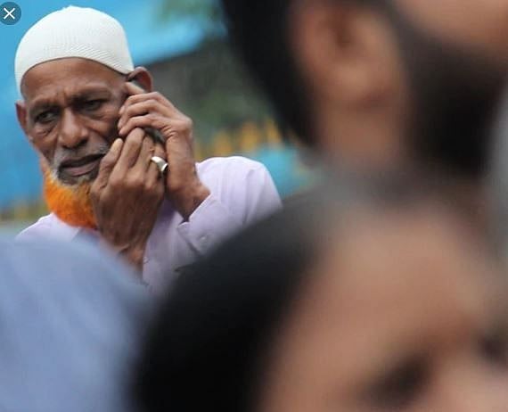 धारा 370 हटाने के बाद संचार सेवा पर प्रतिबंध से कश्मीर के लोग नाराज, कहा- हम पिंजड़े में बंद हैं