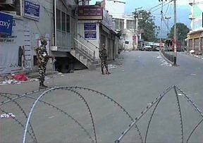 धारा-370 हटाए जाने के बाद अजित डोभाल पहुंचे कश्मीर, जानें घाटी में अब कैसे हैं हालात, देखें तस्वीरें 