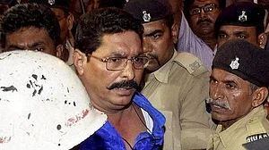 ‘सुशासन बाबू’ की पुलिस को चकमा देकर फुर्र हुए बाहुबली विधायक अनंत, एके-47 मामले में गिरफ्तार करने पहुंची थी पुलिस