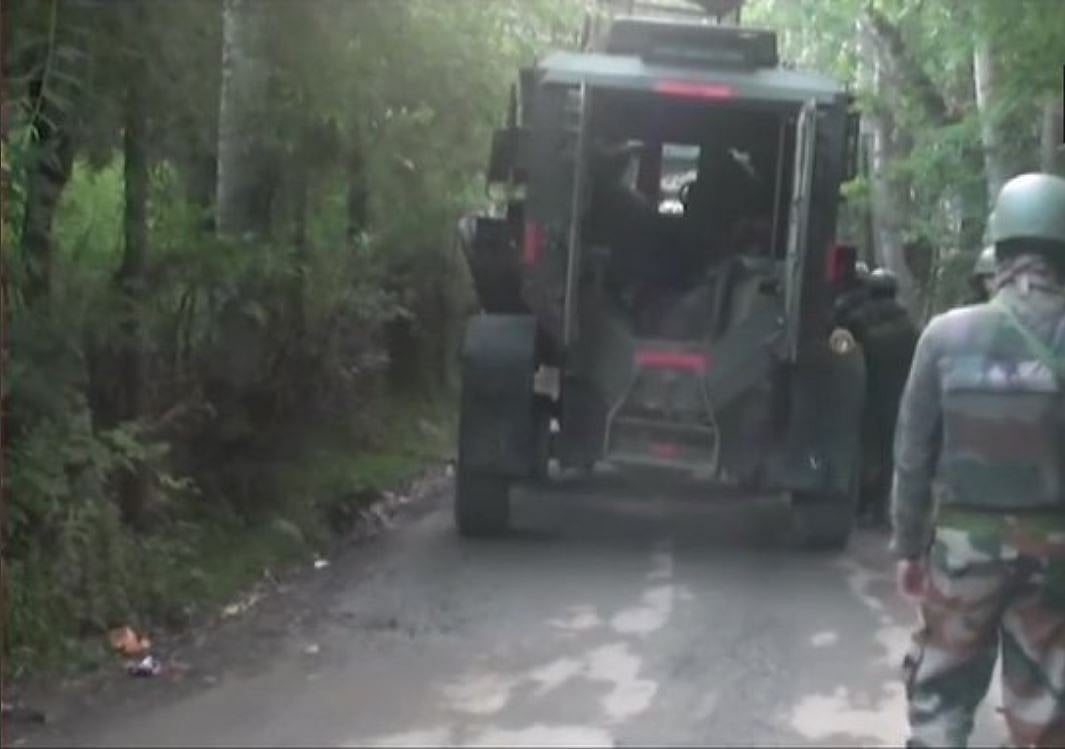 नवजीवन बुलेटिन: जम्मू-कश्मीर में 1 आतंकी ढेर और वेस्टइंडीज के खिलाफ टीम इंडिया का पहला टी-20 आज, 4 बड़ी खबरें