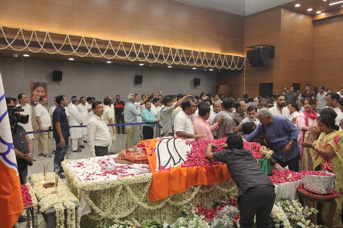 बड़ी खबर LIVE: कश्मीर पर बुरी तरह बौखलाया पाकिस्तान, भारत से रिश्ते तोड़ने के बाद सीमा पर दागे मोर्टार