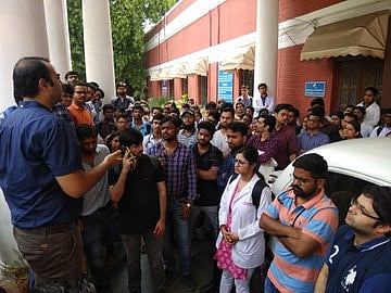 एनएमसी बिल के खिलाफ डॉक्टरों की हड़ताल जारी, दिल्ली के अस्पतालों में मरीज भटकने को मजबूर, देखें तस्वीरें