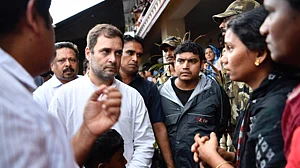 बाढ़ से बेहाल केरल के लिए राहुल गांधी ने आरबीआई को लिखा खत, किसानों को कर्ज चुकाने में राहत देने की मांग