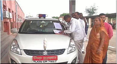  कोर्ट के आदेश पर भी महिला को नौकरी नहीं देना डीएम को पड़ा भारी, सरकारी कार कुर्क कर नीलामी का आदेश