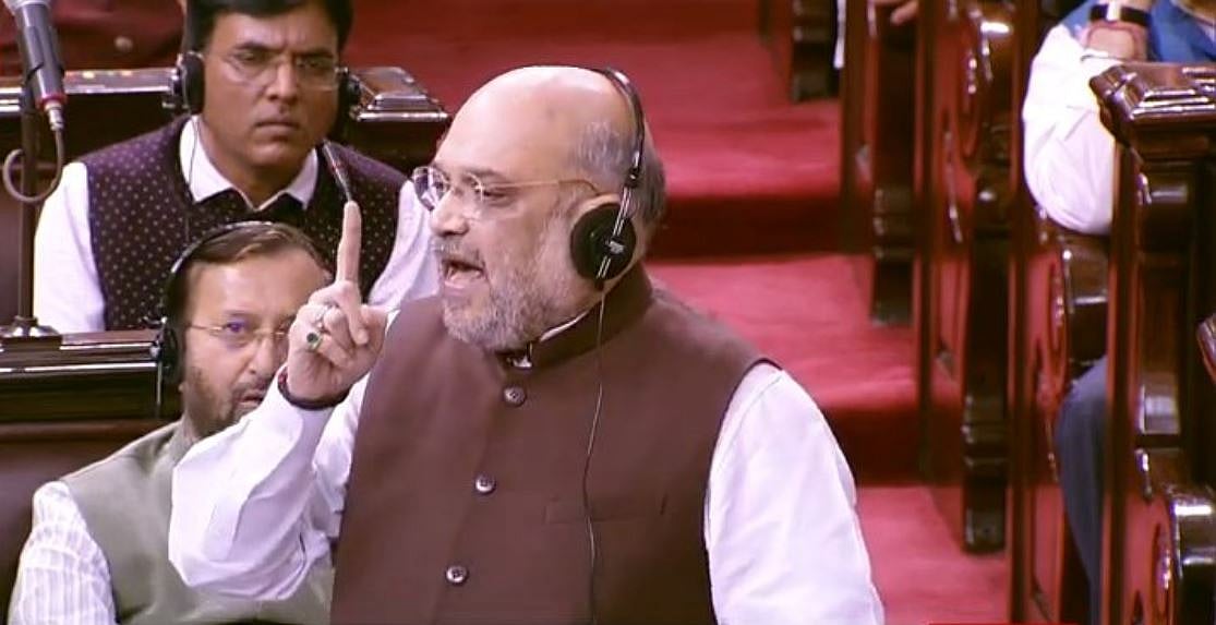 नवजीवन बुलेटिन: जम्मू-कश्मीर से धारा 370 हटी और बिहार में यात्रियों से भरी बस में लगी आग, 1 की मौत, 4 बड़ी खबरें