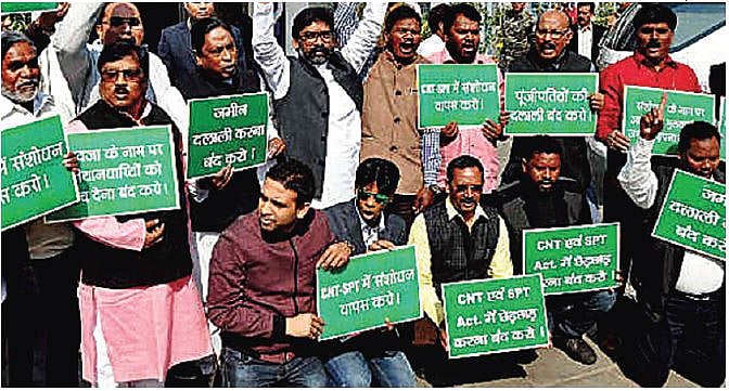 कश्मीर के बाद अब बीजेपी की नजर झारखंड पर, आदिवासी इलाकों के विशेष कानूनों पर निगाह