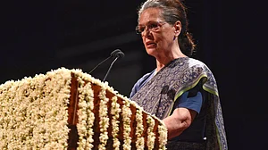 कांग्रेस की कमान एक बार फिर सोनिया गांधी के हाथ में, नया अध्यक्ष चुने जाने तक अंतरिम रूप से संभालेंगी पद