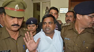 गायत्री रेप केस: पीड़ित लड़की का खुलासा, मां पर लगाया मिलीभगत का आरोप, कहा- आरोपी ने पैसे देकर बदलवाया बयान